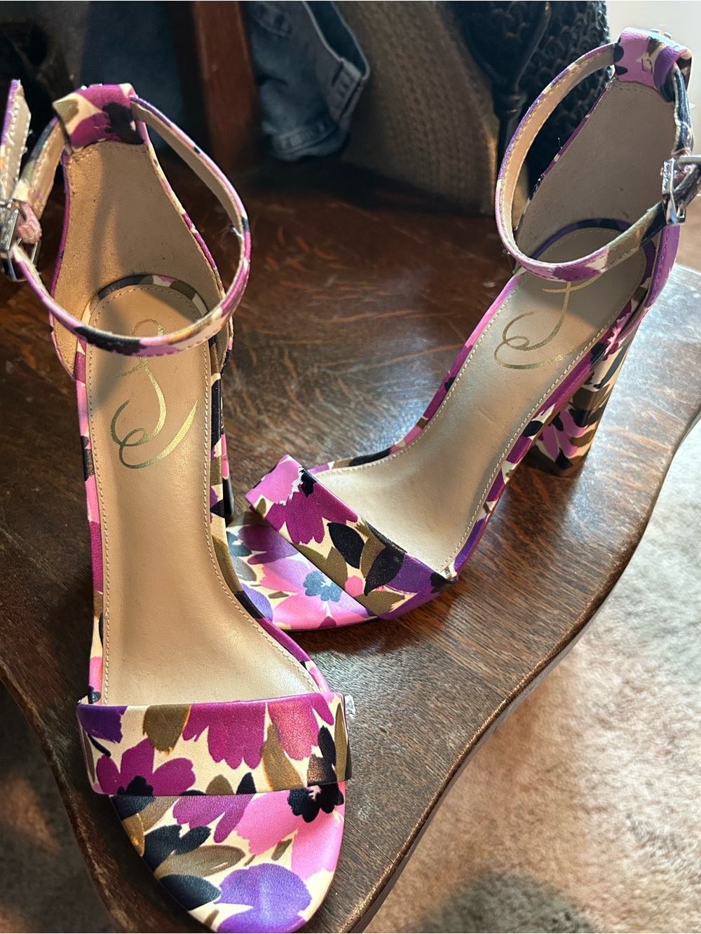 Sam Edelman Yaro Ankle Strap
Sandal with floral print